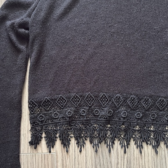 H&M Cropped Knit Cropped Top with Lace Trip - Picture 3 of 4